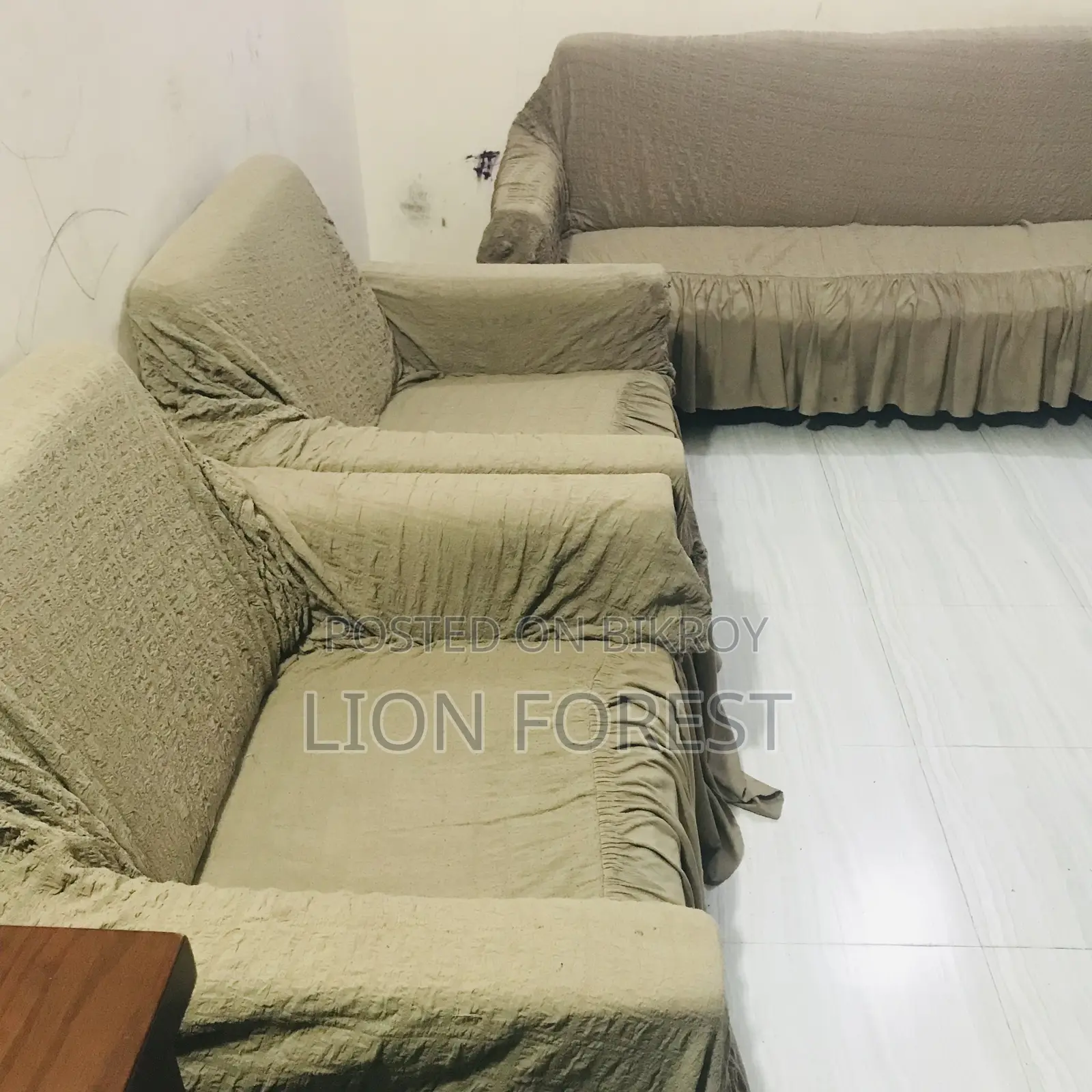 হোম এসেনশিয়াল আইটেমস (সোফা)