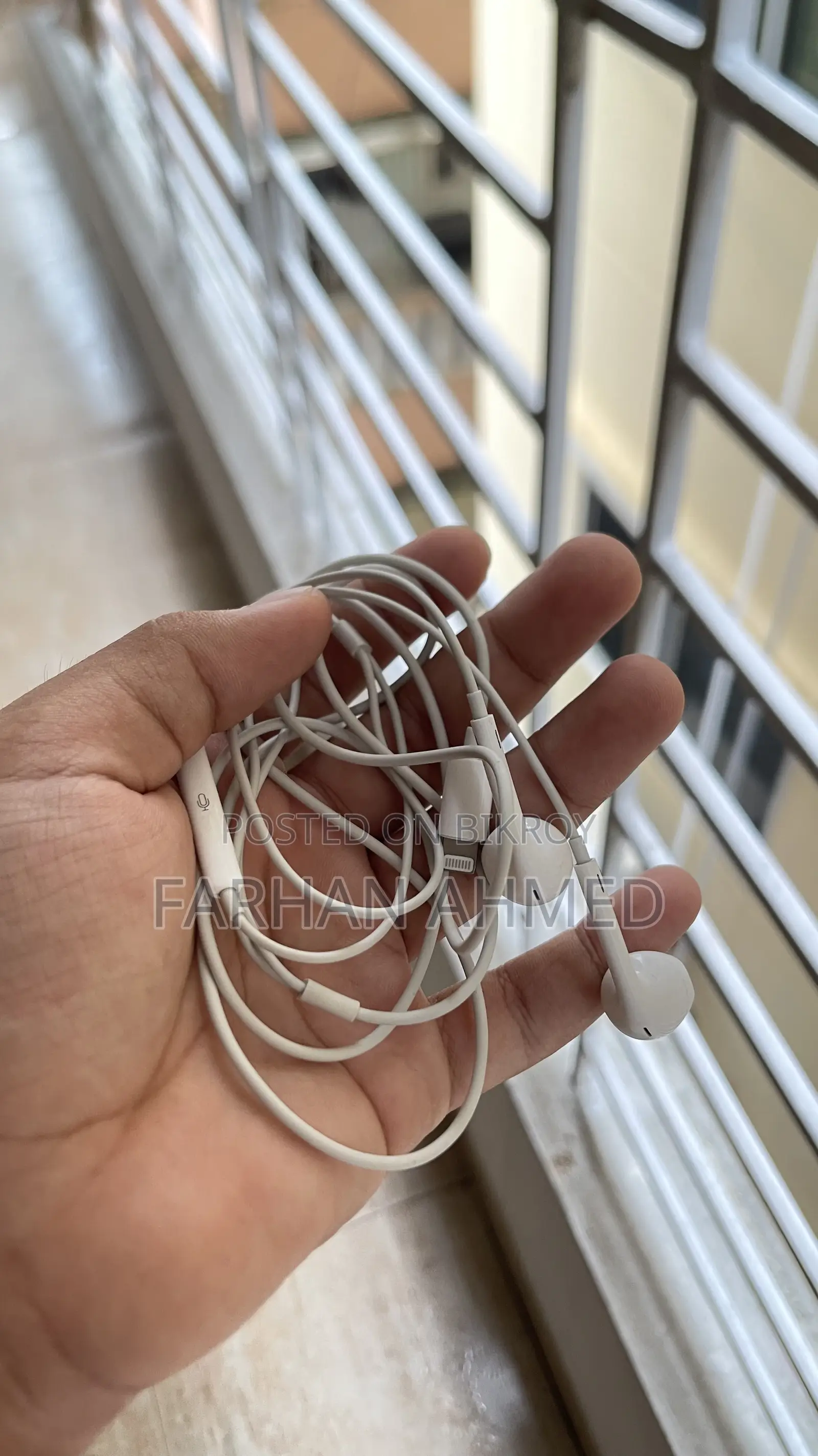 অ্যাপল লাইটনিং ইয়ারফোনস (অরিজিনাল)