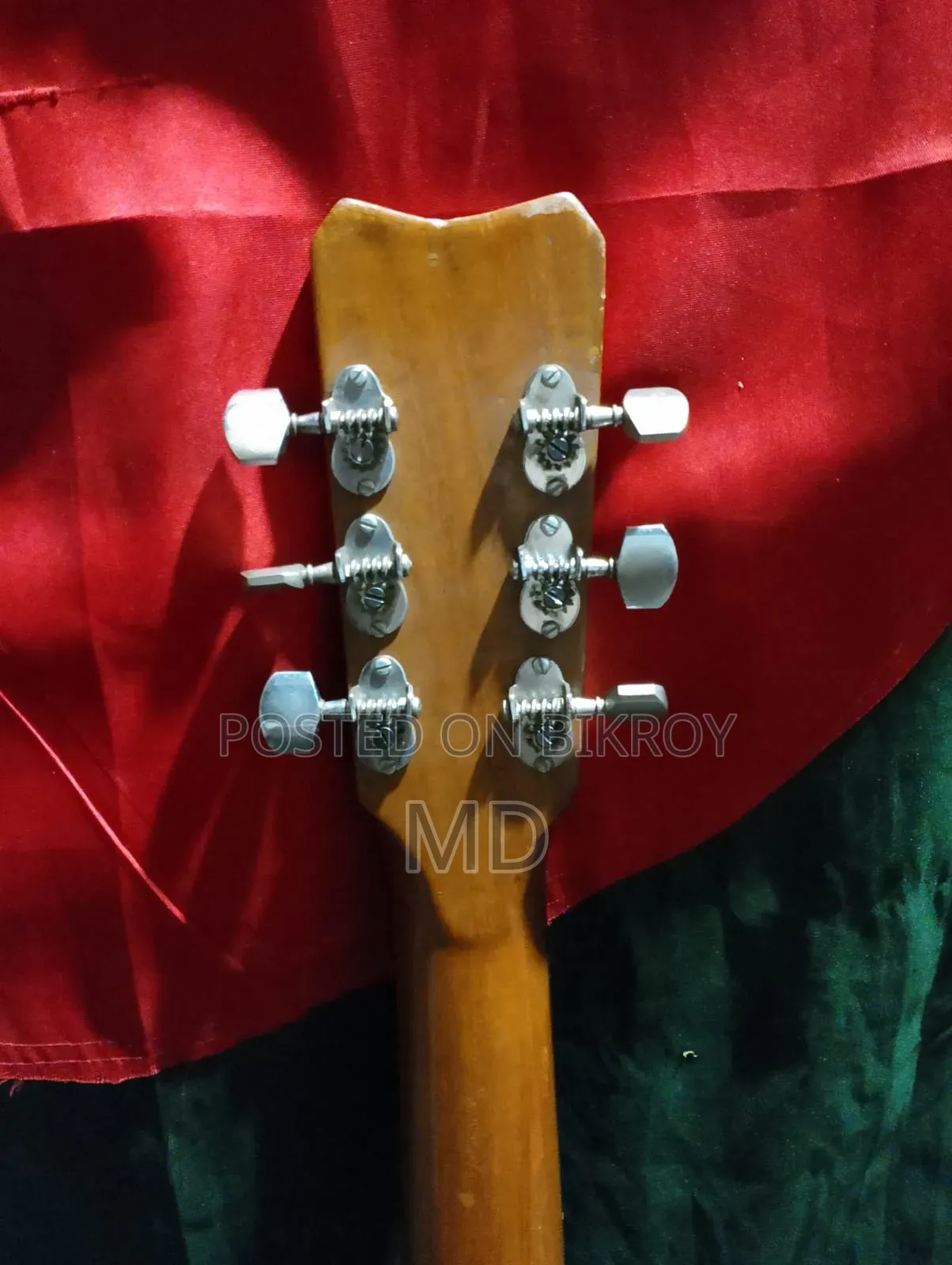 গিভসন অ্যাকোস্টিক ইলেকট্রিক গিটার