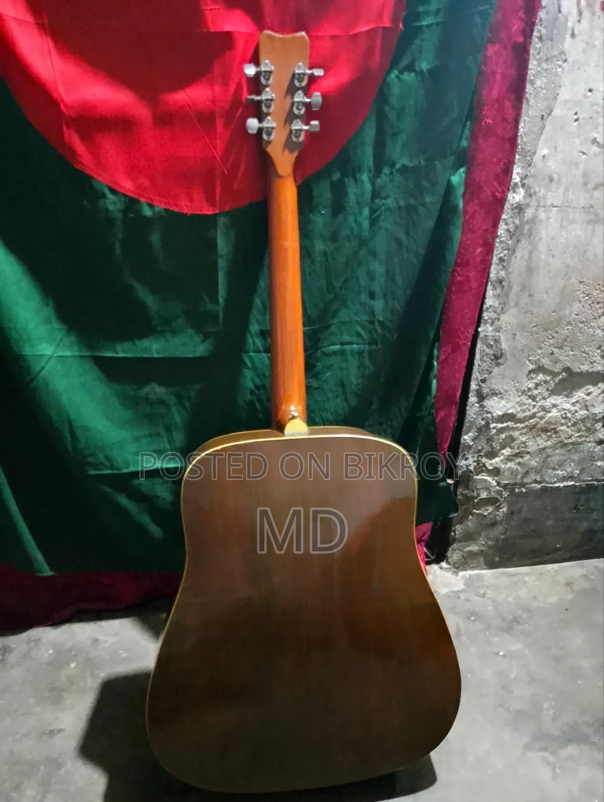 গিভসন অ্যাকোস্টিক ইলেকট্রিক গিটার