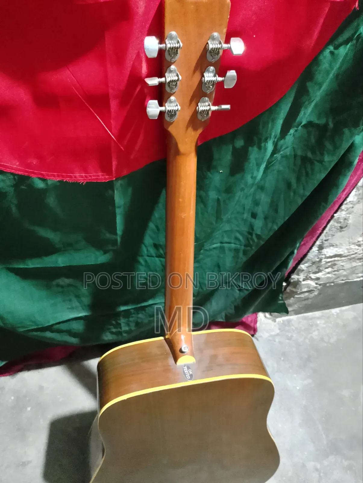 গিভসন অ্যাকোস্টিক ইলেকট্রিক গিটার