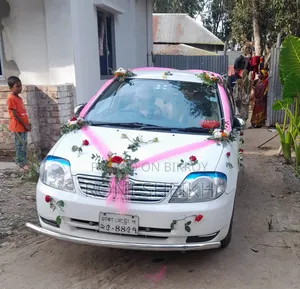 টয়োটা করোলা ২০০৪ সাদা