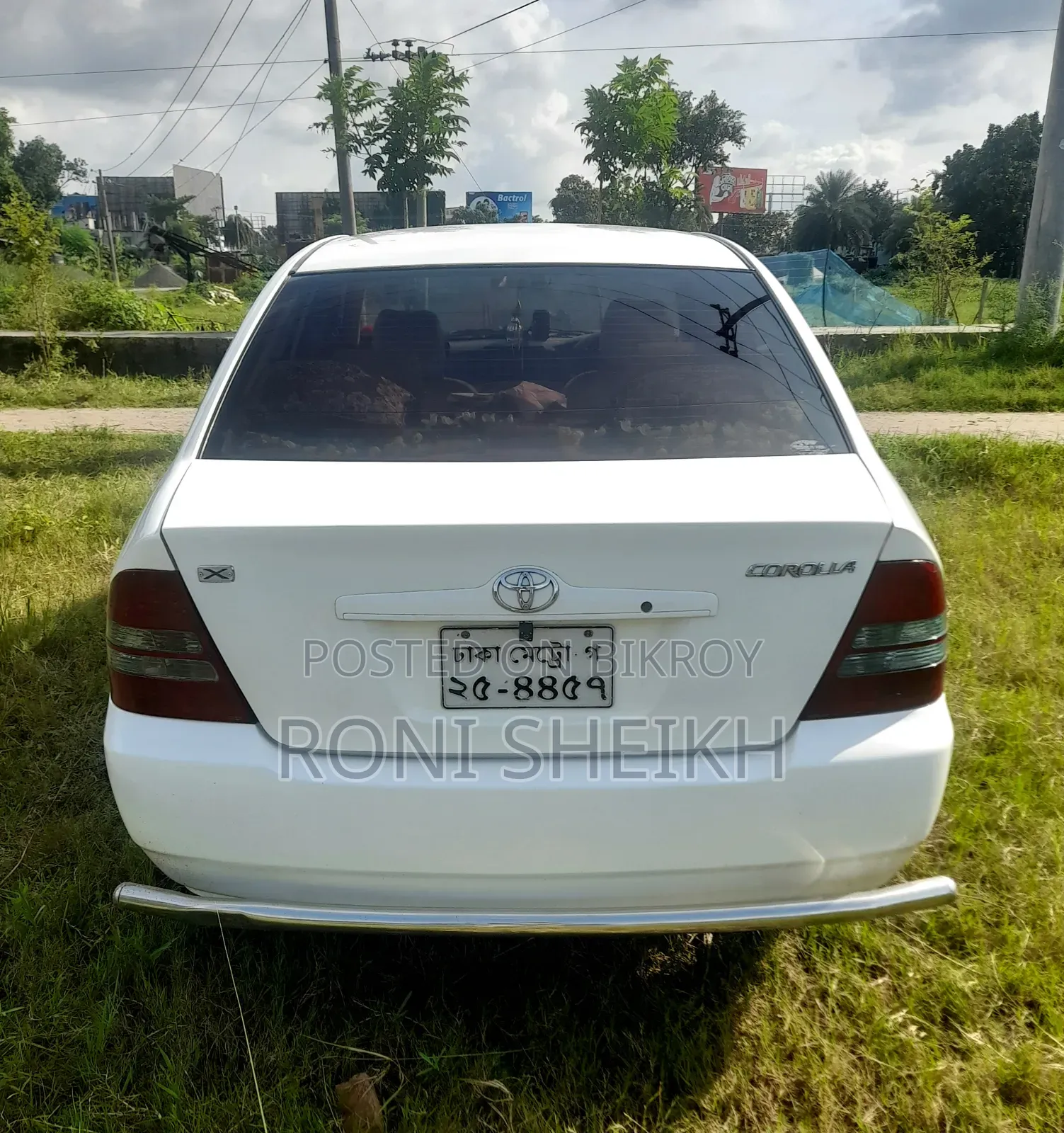 টয়োটা করোলা ২০০৪ সাদা