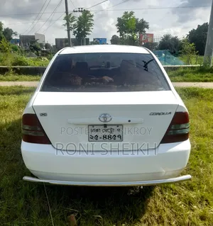 টয়োটা করোলা ২০০৪ সাদা