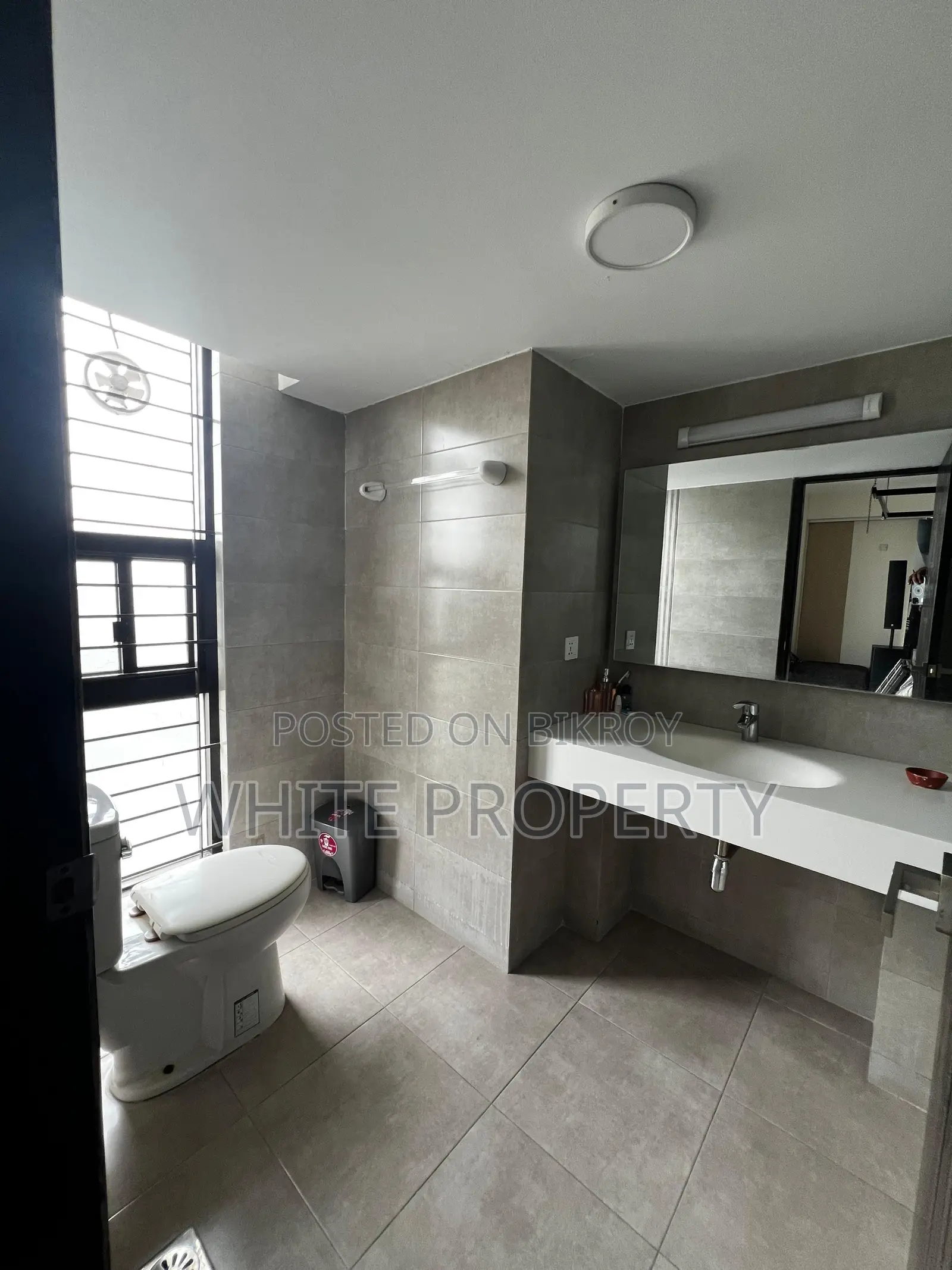 4-bedroom Apartment in White Property, Gulshan for sale