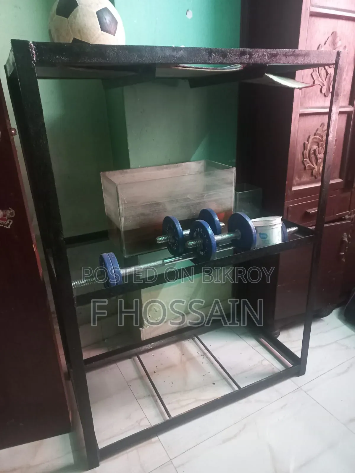 Aquarium Stand and Fish