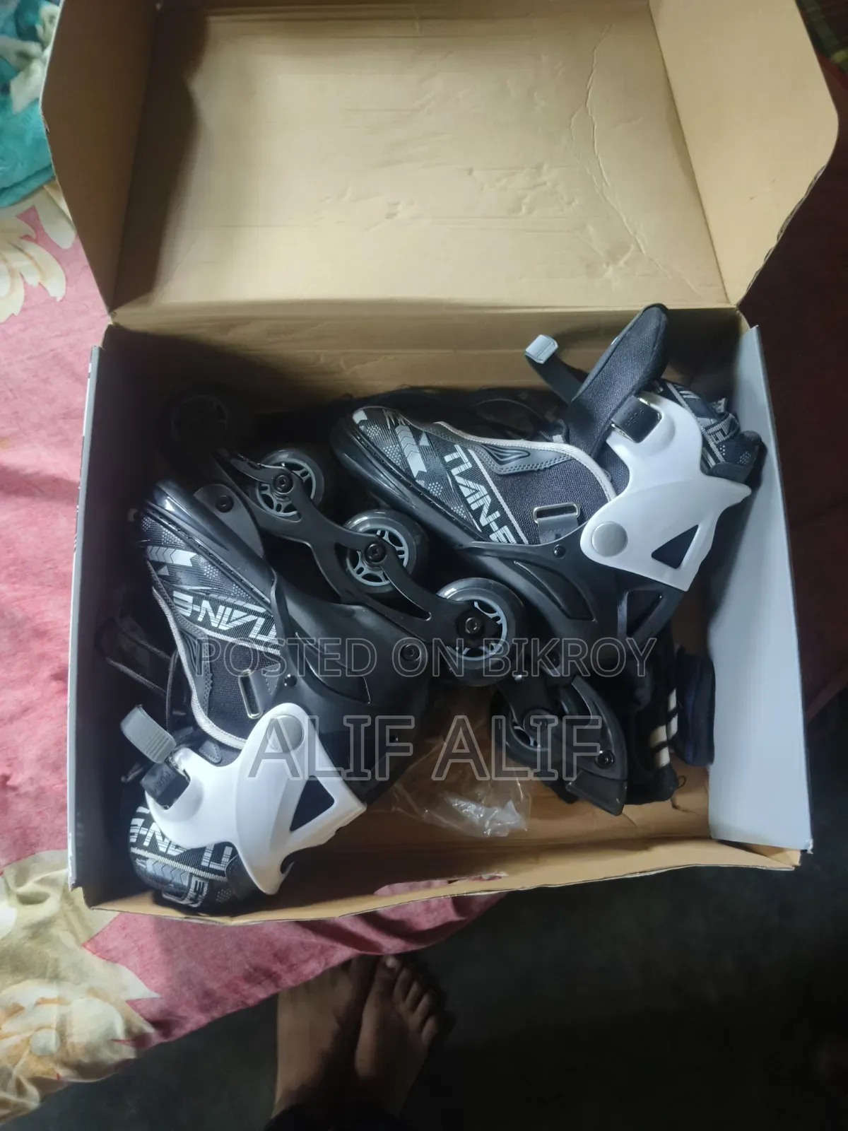 Tian E Skating Shoes