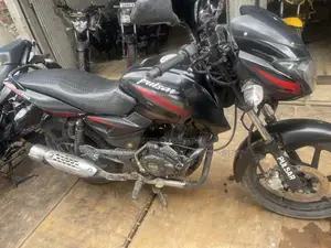 বাজাজ পালসার ১৫০ ২০১৭ ব্ল্যাক