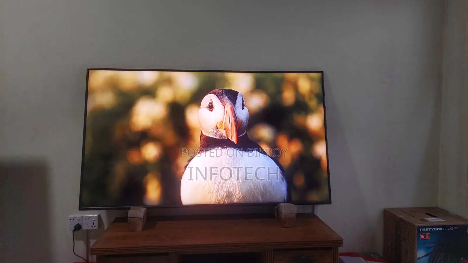 Samsung 65RU7400 65" UHD Voice Remote Smart TV Fresh Condition
