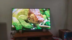 Samsung 65RU7400 65" 4K Uhd Voice Remote Smart TV Fresh Condition