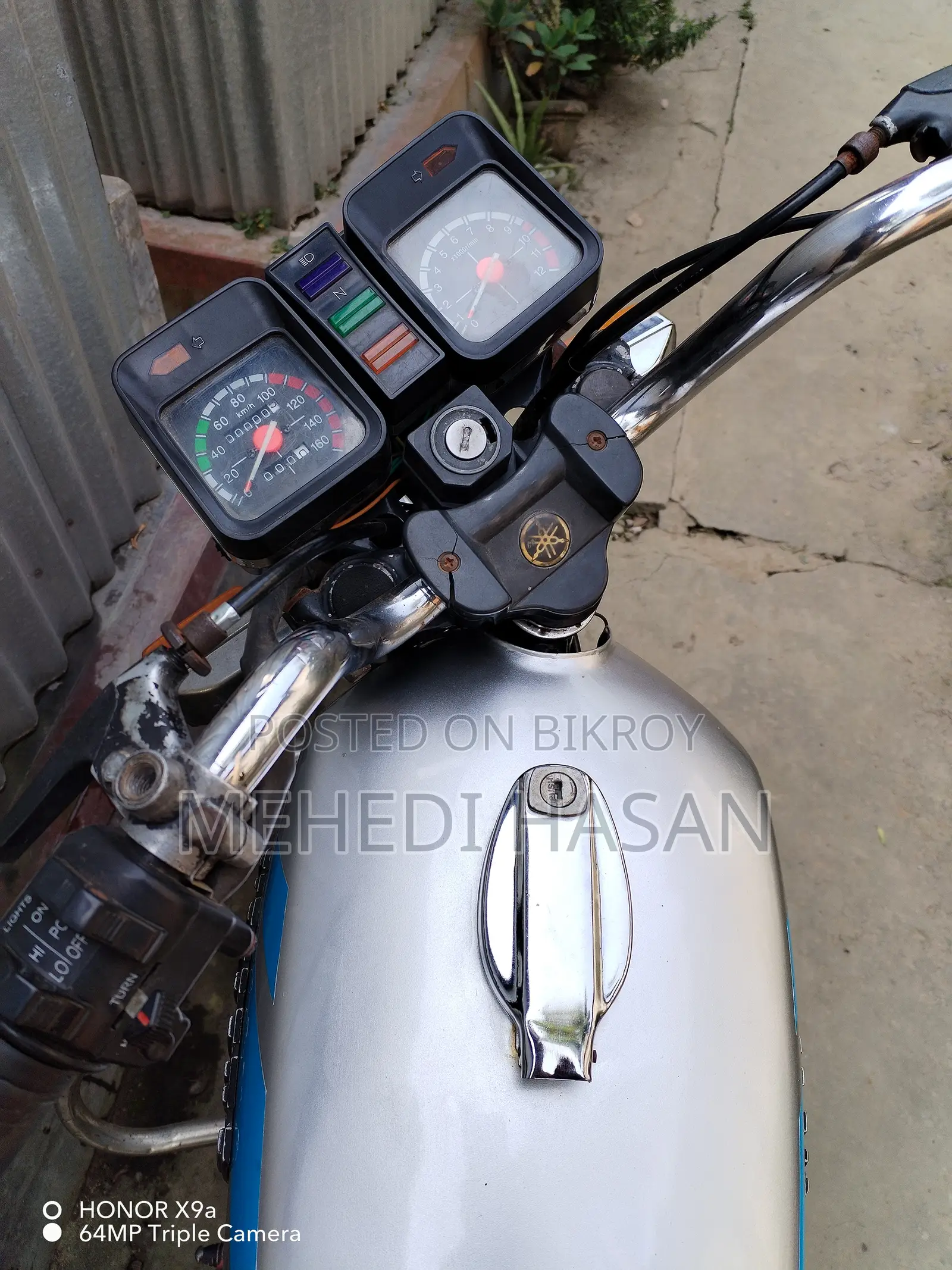 Yamaha 2000 Silver
