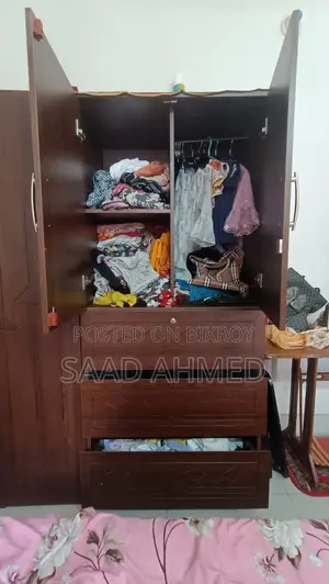 বাসায় ব্যবহৃত আলমারি এবং বুকশেল বিক্রয়