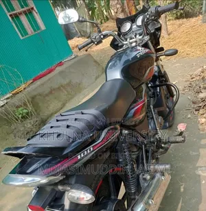 বাজাজ ডিসকভার ১০০ ২০১৮ কালো