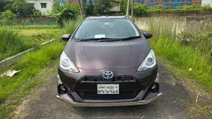 Toyota Aqua 2017 Brown