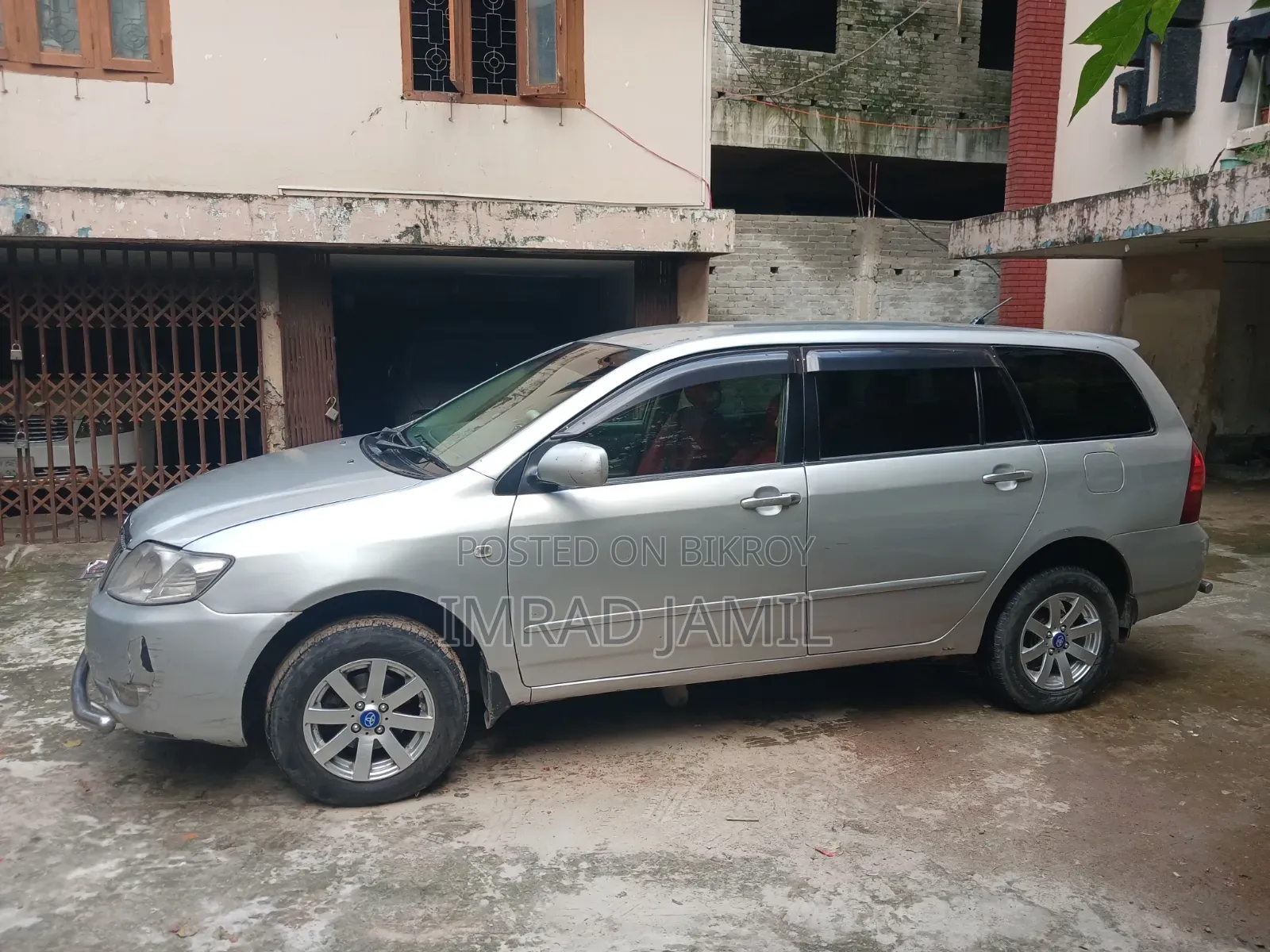 টয়োটা করোলা ২০০৪ সিলভার