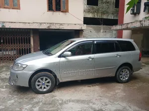 টয়োটা করোলা ২০০৪ সিলভার