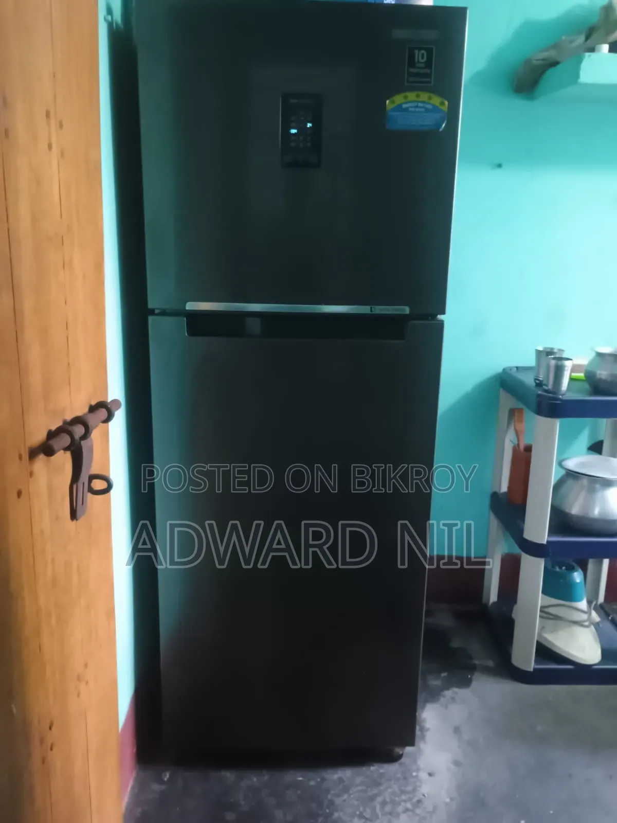 জরুরি প্রয়োজনে ফ্রিজ বিক্রি
