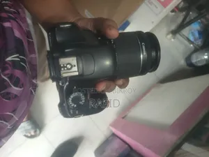 ক্যানন ১১০০ডি