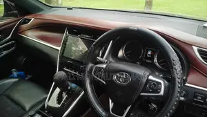 Toyota Harrier 2.0 2017 Black