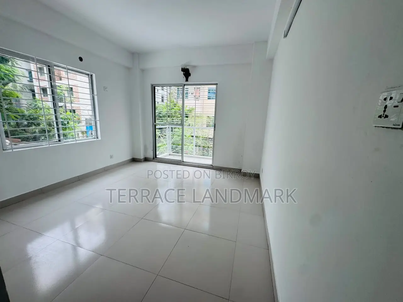 4bdrm Apartment in Basundhara for sale