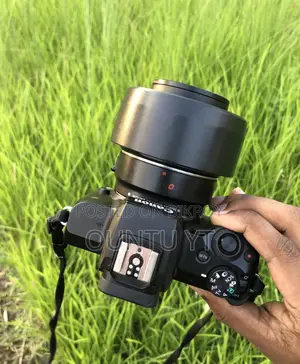 ক্যানন এম৫০ (মিররলেস)