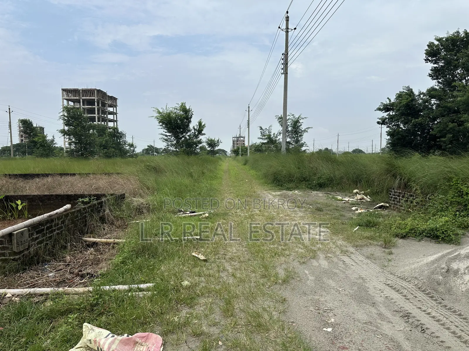 ব্লক-এন, ৩ কাঠা, পূর্বমুখী প্লট জরুরি বিক্রয়, বসুন্ধরা