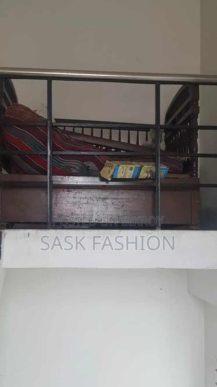 Baby cot with move system, can be moved from one place to another easily.