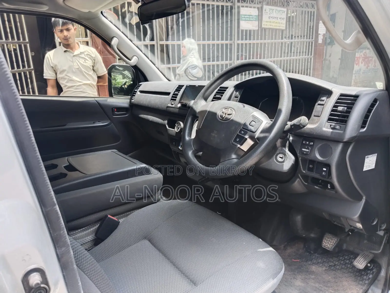 Toyota HiAce 2021 Silver