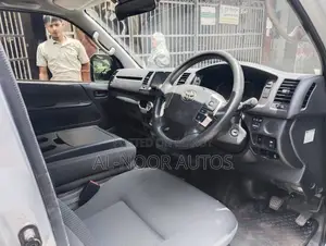 Toyota HiAce 2021 Silver