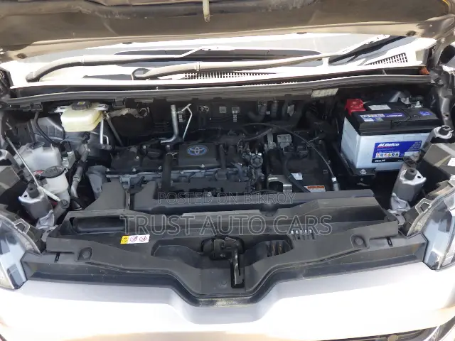 Toyota Noah 2022 Gray