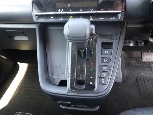 Toyota Noah 2022 Gray