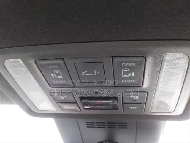 টয়োটা নোহা ২০২৫ রেড