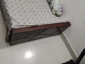 নতুন খাটের মতো