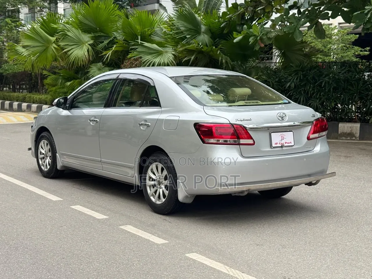 Toyota Premio 2018 Silver