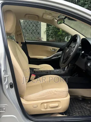 Toyota Premio 2018 Silver