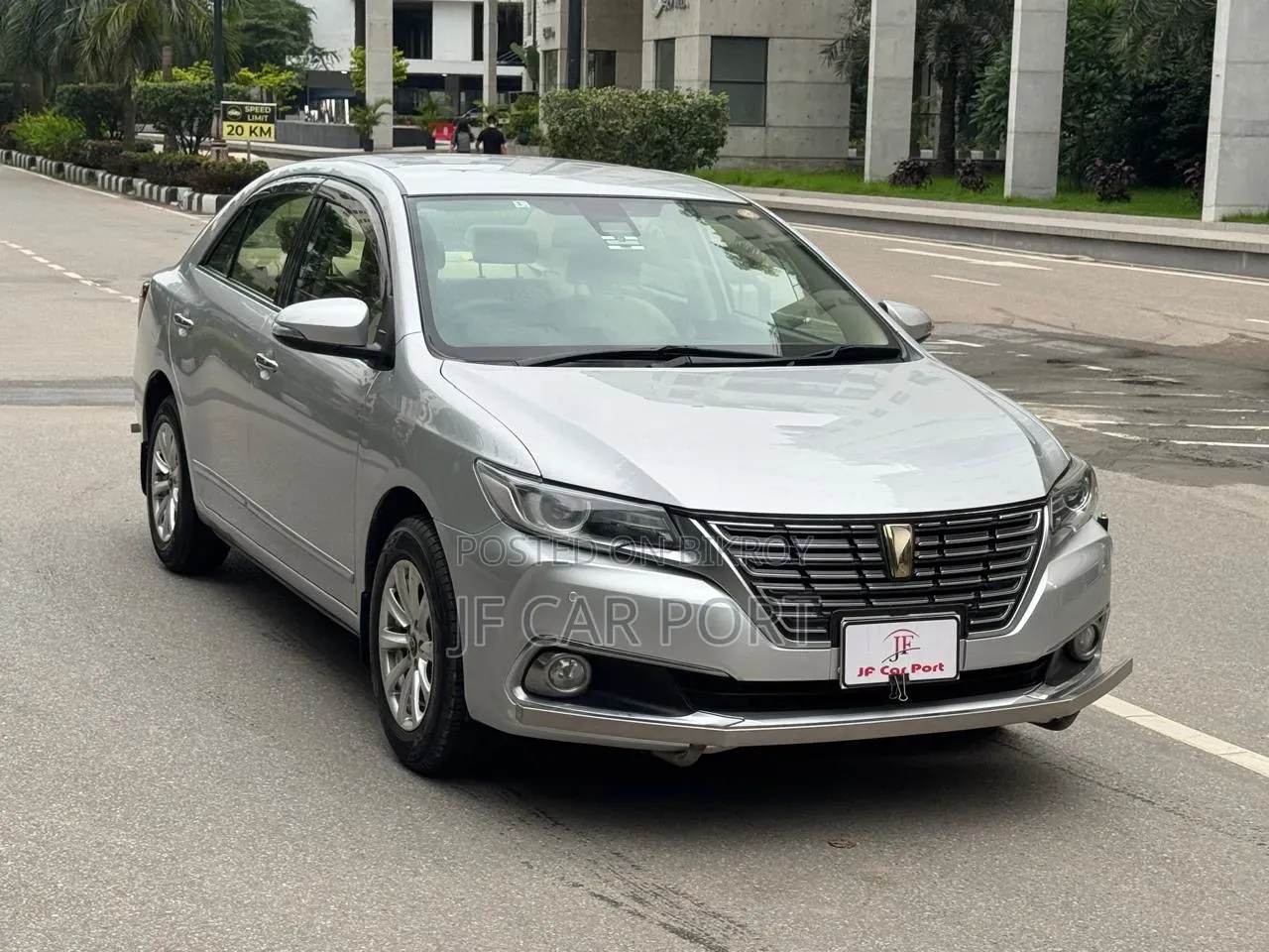 Toyota Premio 2018 Silver