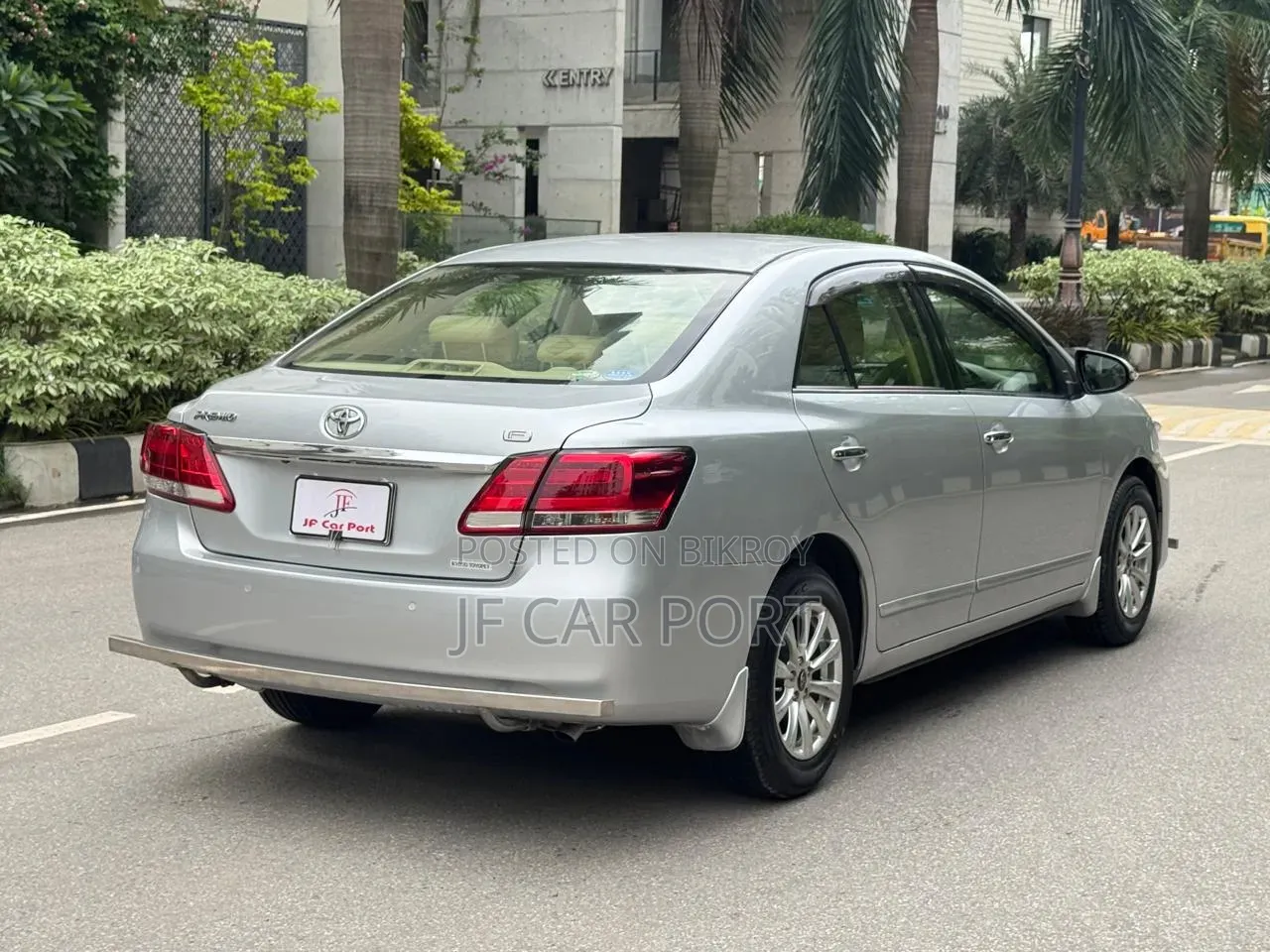 Toyota Premio 2018 Silver