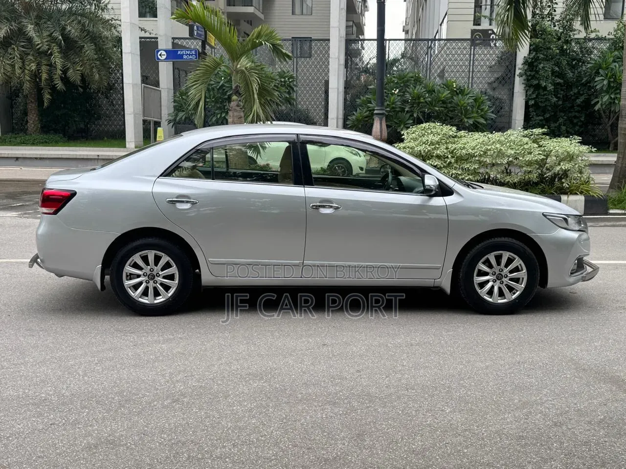Toyota Premio 2018 Silver