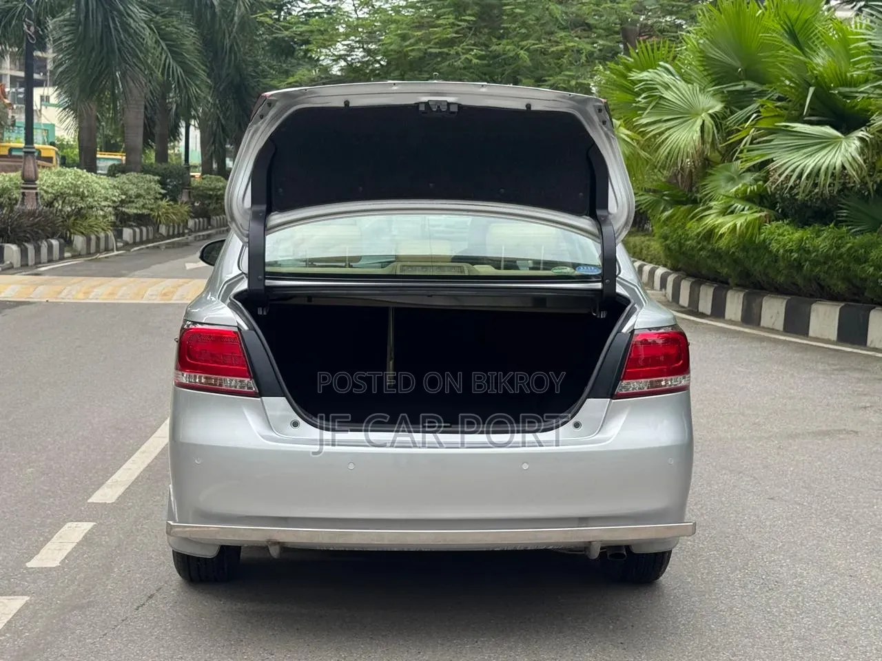 Toyota Premio 2018 Silver
