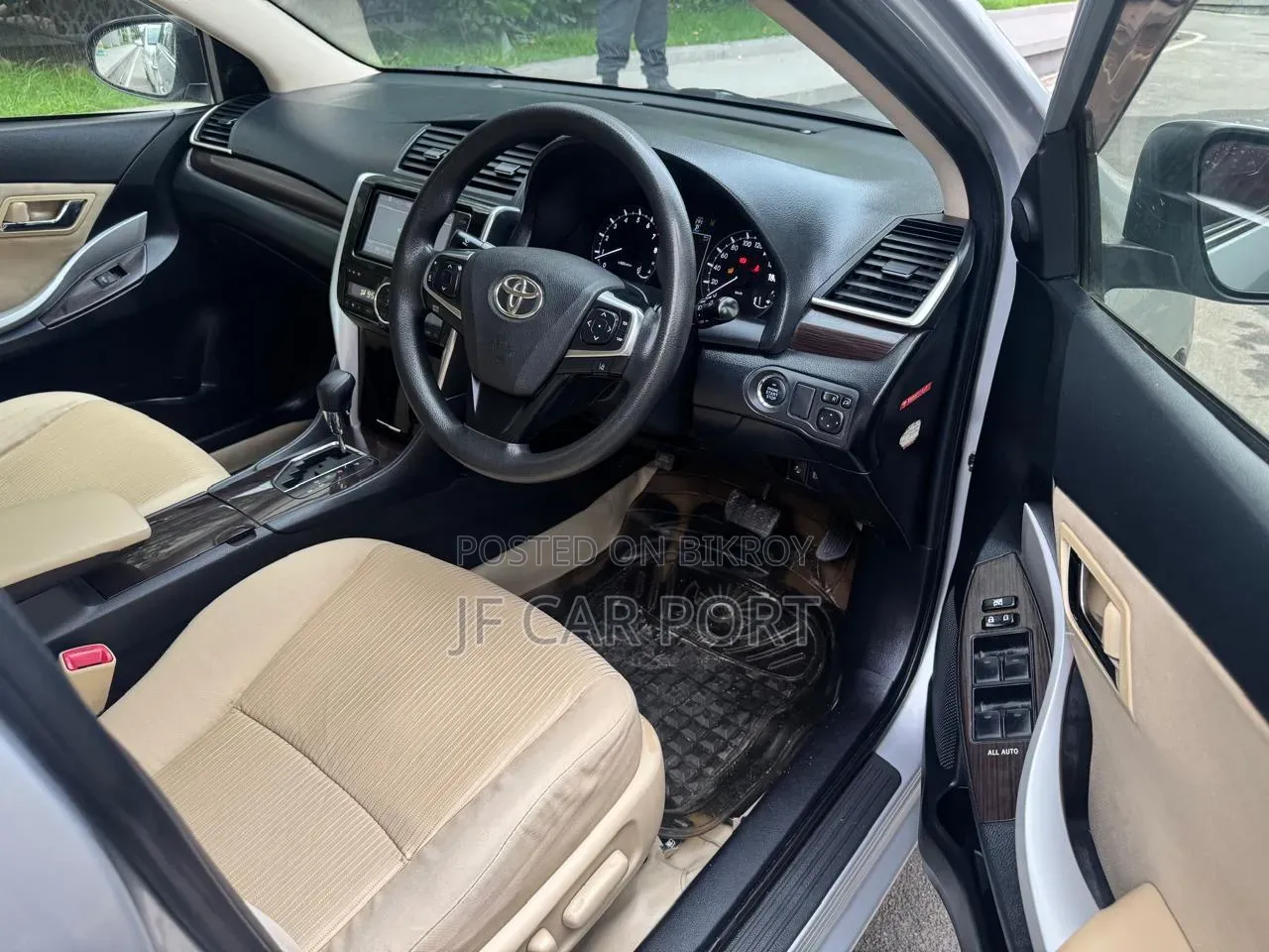 Toyota Premio 2018 Silver