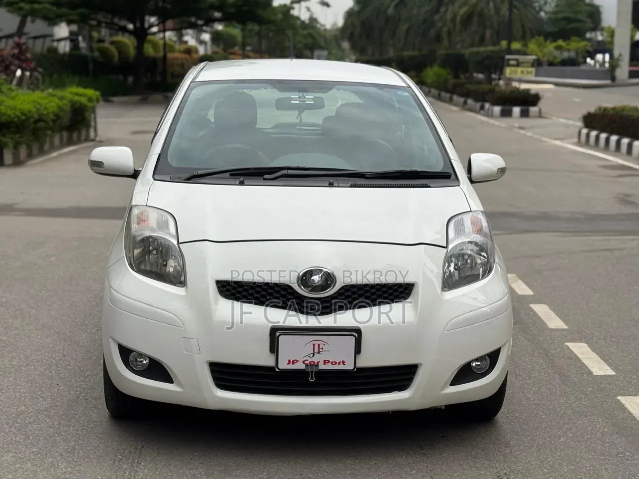 Toyota Vitz 2010 Pearl