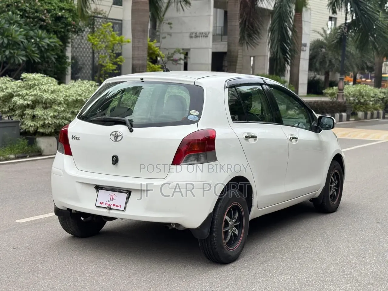 Toyota Vitz 2010 Pearl