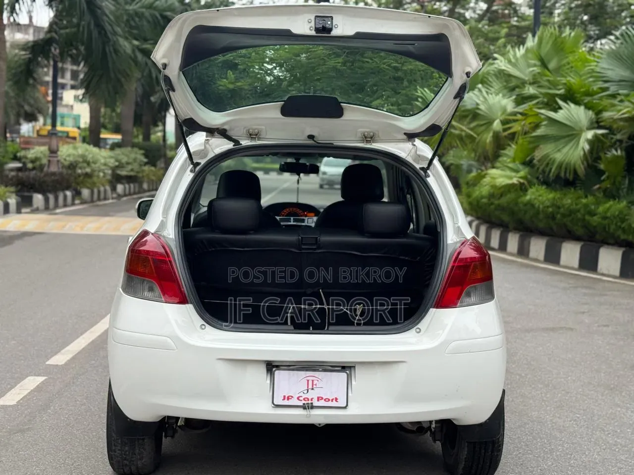 Toyota Vitz 2010 Pearl
