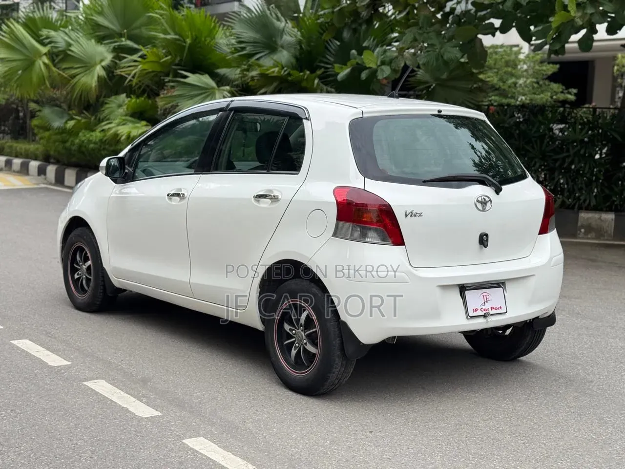 Toyota Vitz 2010 Pearl