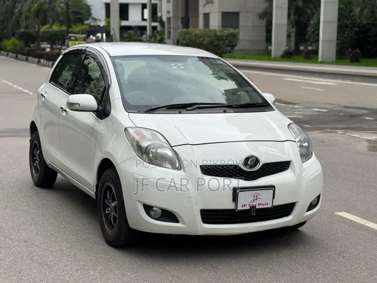 Toyota Vitz 2010 Pearl