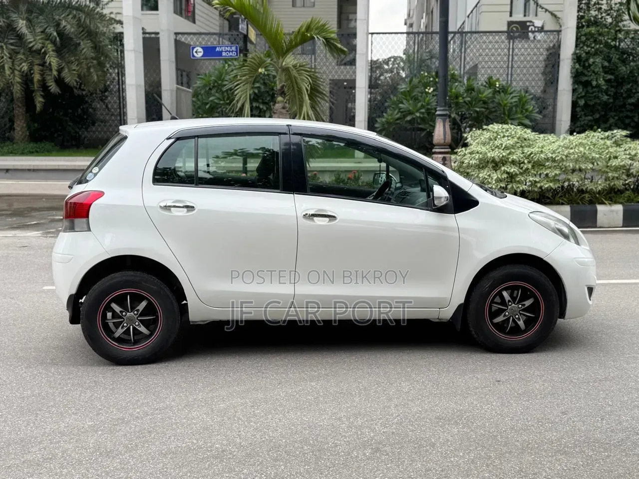 Toyota Vitz 2010 Pearl