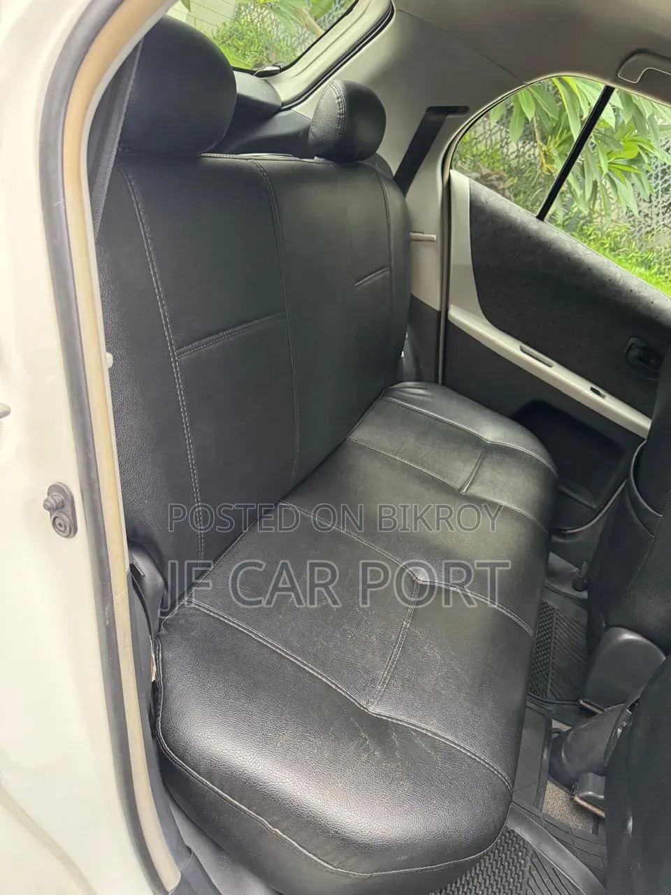 Toyota Vitz 2010 Pearl