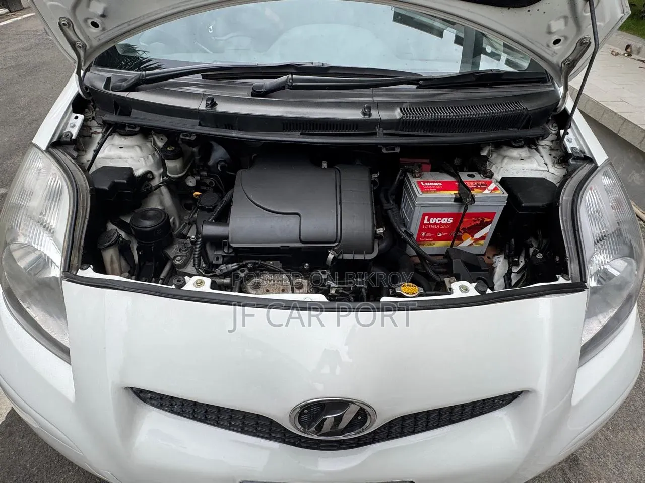 Toyota Vitz 2010 Pearl