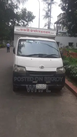 Nissan 8 Units Delivery Van 2012 White