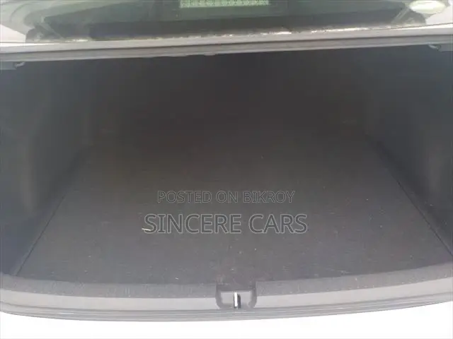 টয়োটা করোল্লা ২০২১ পার্ল